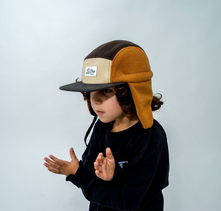 Keps, blockfleece 5-panel med öron - Brun (Storlek XL, 7-14 år)